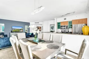 LUXURY KINGDAVID*3/2H*KINGBEDROOM*BEST LOCATION - Image 2