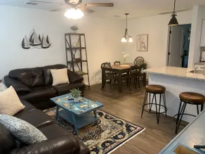 Cozy 3-bedroom home! Walking distance from beach! - Image 3