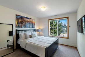Feel At Home in the Couve Clean and Comfortable - Image 4