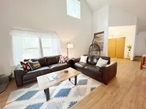 Pet friendly & spacious 4 bedroom home w/ hot tub - Image 4