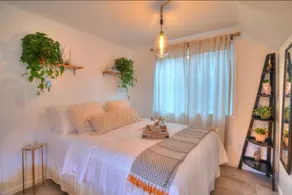 Modern comfort, remodeled, A/C, free parking - Image 2