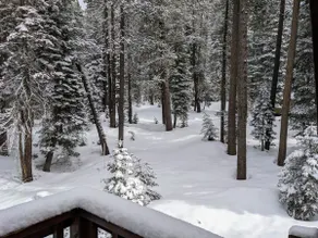 Four seasons Mountain Chalet close to ski resorts - Image 5