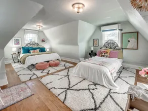 Cool Bungalow near the Plaza, Paseo, & Fairgrounds - Image 5