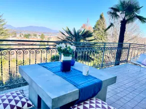 Lake View Apartment in Arona - Image 2