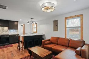 Love's Creekside Cottage - Image 2