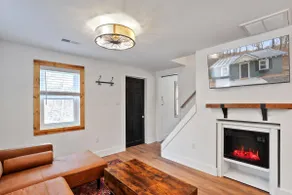 Love's Creekside Cottage - Image 3