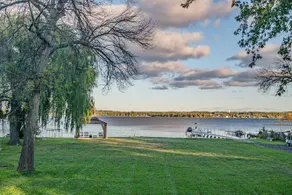 Sandy Beach/Boating/Swimming/Hot Tub/Marina/Trails - Image 5