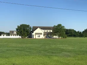Charming, Quiet, Country Living Minutes to Town - Image 2