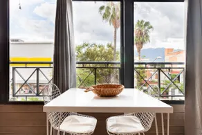 BEACH – Open-Plan Suite with 1 Bed and A/C - Image 5