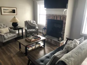 Charming townhouse on Bridge St in Harbor district - Image 2