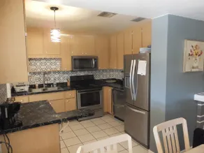 Cheerful 3 bedroom house with office, free parking - Image 2