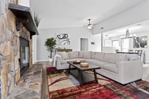 Spacious Full Home at the Sunset Pad in FWB! - Image 2