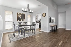 Spacious Full Home at the Sunset Pad in FWB! - Image 4