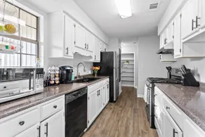 Spacious Full Home at the Sunset Pad in FWB! - Image 5