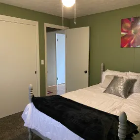 2 BR apt perfect for traveling workers - Image 2