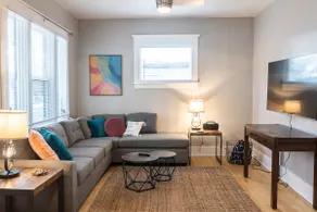 Charmer in Flats - 2-bedroom Craftsmen home - Image 2