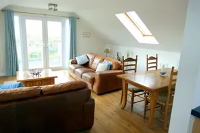 Stunning Apartment with Staggering Views - Image 3
