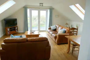 Stunning Apartment with Staggering Views - Image 2