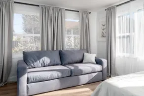 Studio with Parking, Full Kitchen & Bath - Image 2