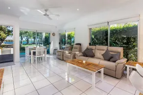 Keith's on Sylvan Beach, 1 of the 3 most popular units on Bribie - Image 3