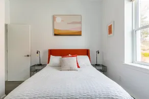 Suite74 - Cozy, modern 1 bedroom with office - Image 4
