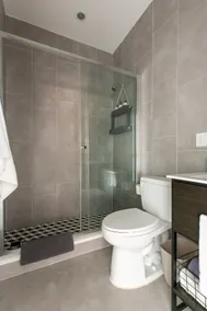 Suite74 - Cozy, modern 1 bedroom with office - Image 5