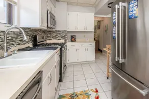 Family friendly, Private Patio, Walkable, Quiet - Image 5