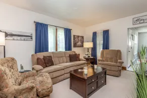 Family friendly, Private Patio, Walkable, Quiet - Image 3
