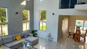 5 Star Villa Minutes From Airport And Beaches - Image 4