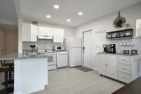 Perfect Beach Location - Spacious, Modern Cottage - Image 5