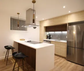 Contemporary minimalist in the heart of Rosemont. - Image 3
