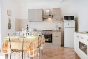 GuestHost - Casa del Giardino Apt with Shared Patio - Image 5