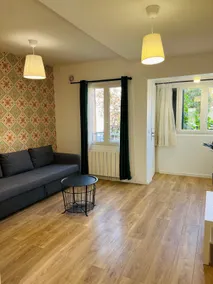 Quiet & bright apartment in PARIS Sud – RER B 2 mins - Image 2