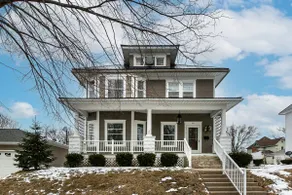 Downtown 5-bedroom with pool - Image 2