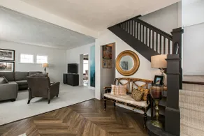 Downtown 5-bedroom with pool - Image 3