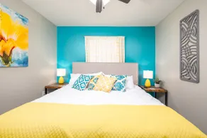 Crew Ready• 3 TVs• Kitchen• Parking• W/D• King Bed - Image 4