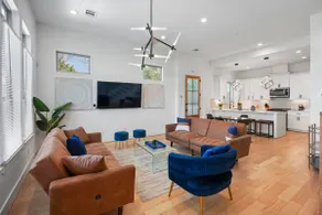 Midtown Haven: Modern 3BR with Outdoor Oasis - Image 2