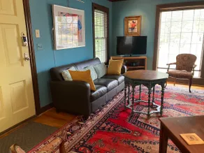 Artist House - Colorful 2 bedroom cottage - Image 2