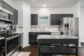 Downtown | Remote Work + Walkable City Stay - Image 3