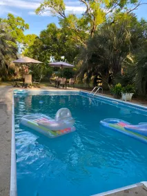 Adorable two bedroom guest house with pool - Image 3