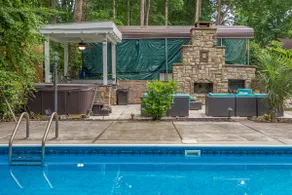 Outdoor Oasis - Secluded Pool, Hot Tub, Fireplace - Image 4