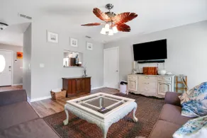 Cheerful 3 bedroom home close to everything - Image 4