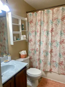 Cozy 3 Bedroom Farmhouse - Image 5