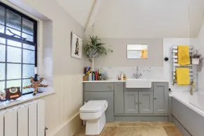 Charming 3 bed lodge house in rural location - Image 3