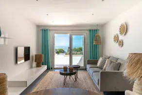 Beachfront. Direct access to Cala del Soio - Image 5