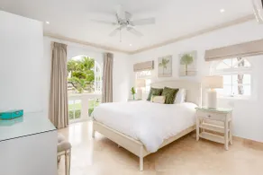 Beautiful 4 Bedroom Townhouse with pool - Image 5