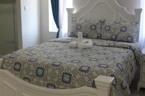 5J Beachfront Apartment - Image 3