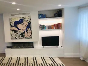 Luxury Modern House with EV Charger in Mid-Town - Image 2