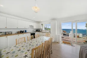 Stunning House Seconds from beach, Sleeps up to 12 - Image 3