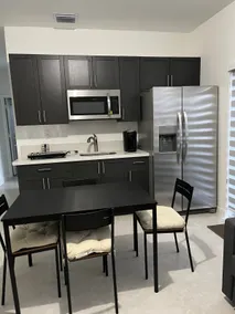 Charming one bedroom suite close to attractions - Image 5